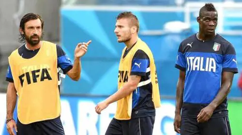 Balotelli, la vecchia guardia lo scarica