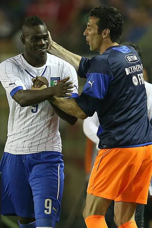 Chiude Portobello Italia. Balo-Juve, ultima puntata lo scontro generazionale