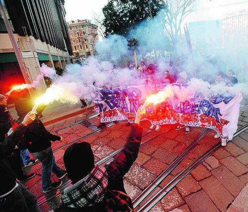 Centri sociali, caos al corteo La Procura: «Nulla di grave»