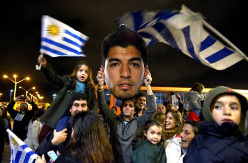 Suarez accolto dai tifosi come un eroe