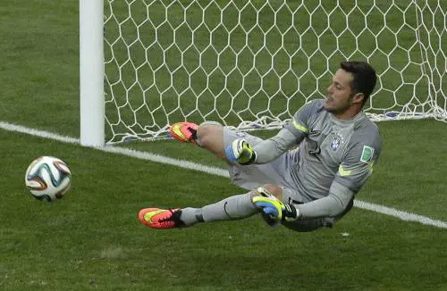 La rivelazione di Julio Cesar: "C'è una chat del Triplete. E Mourinho..."