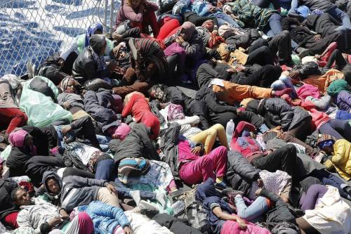Tragedia nel canale di Sicilia: trenta cadaveri su un barcone