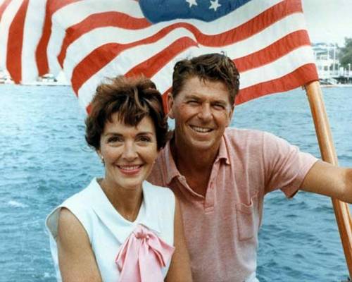 Ronald Reagan con la moglie Nancy nel 1964