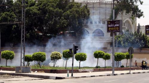 Esplosioni davanti al palazzo presidenziale al Cairo: due vittime