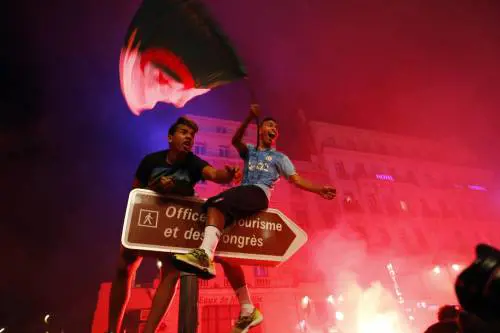 I festeggiamenti, sopra le righe, degli Algerini in Francia