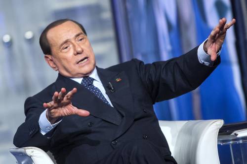 Vietato parlare dei giudici. Berlusconi richiamato per le frasi dette a Napoli 