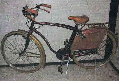 Il mistero della bici Scambiati i pedali con le tracce di Dna