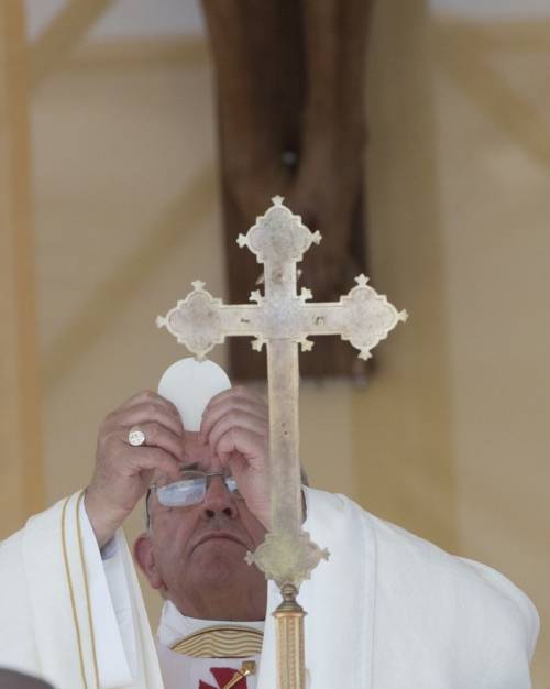 Papa Francesco celebra la messa a Sibara