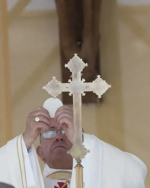 Papa Francesco celebra la messa a Sibara