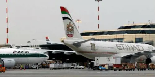 Alitalia, partita la risposta alla lettera di Etihad. Domani il cda