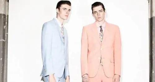 Moda per lui: un’estate a tinte pastello