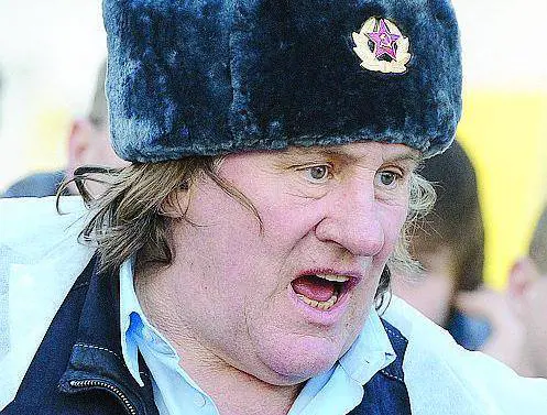 "Quei comunisti pieni di case". Depardieu spiana i registi chic