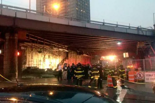 Maltempo, crollo sul ponte di Brooklyn