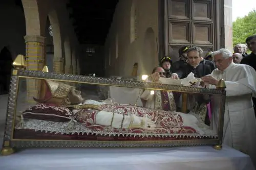 Celestino, il papa che per "viltade fece il gran rifiuto"