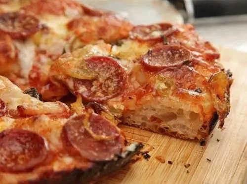 Ami la pizza fatta in casa  ma hai poco tempo? Ecco la ricetta smart
