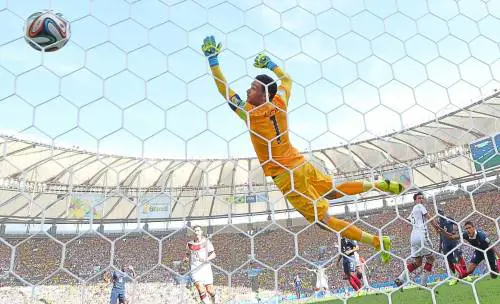 La testa di Hummels ghigliottina la Francia