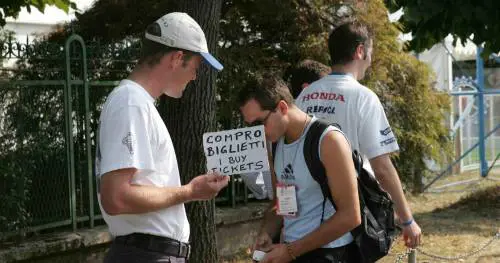 Una notte insieme ai bagarini E i vigili stanno a guardare... il reportage