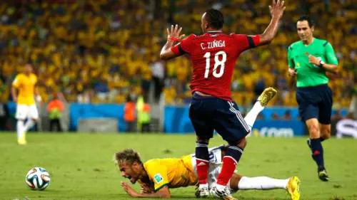L'intervento di Zuniga che ha messo ko Neymar