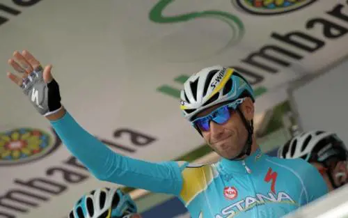 Nibali vittoria e maglia gialla