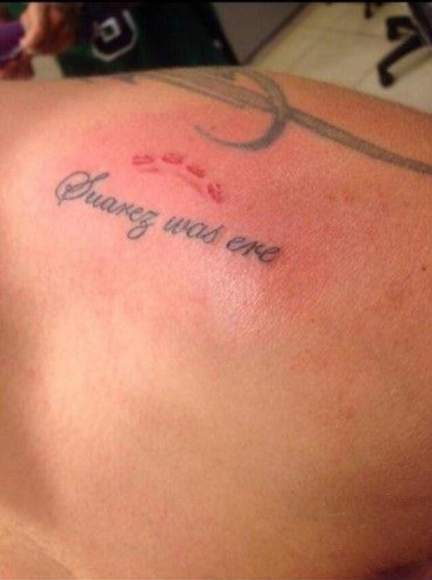 Il morso di Suarez diventa un tatuaggio