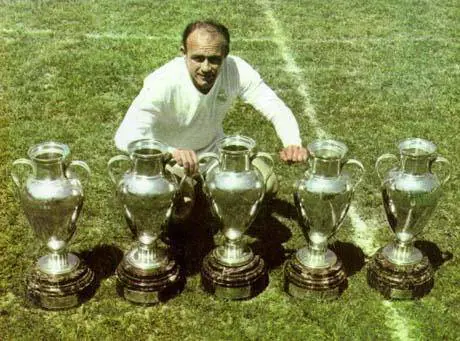 Di Stefano con le 5 Coppe dei campioni vinte