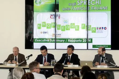 Lo spreco di cibo a casa costa 8,1 miliardi all'anno