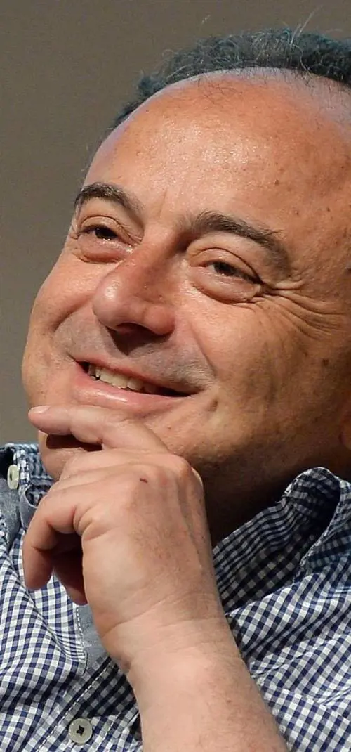 Schiaffi al cronista e inchino al mafioso «Cacciate quel prete»