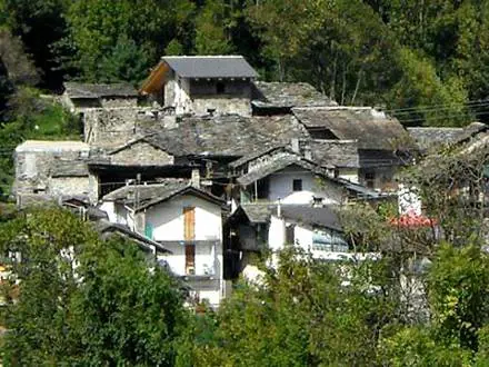 Un borgo piemontese in vendita su eBay