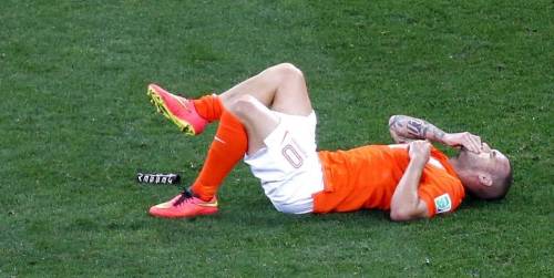 Wesley Sneijder disperato per l'errore dal dischetto