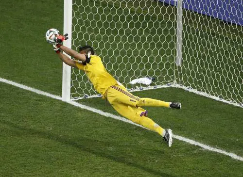 Sergio Romero in un'azione della semifinale con l'Olanda