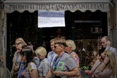Napoli, dopo la morte di Salvatore Giordano chiusa galleria Umberto I