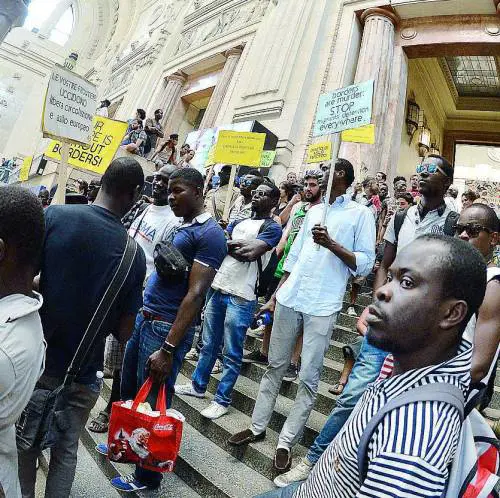 L'accusa della Caritas «Bande criminali gestiscono i profughi»