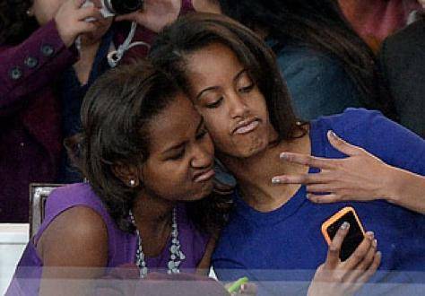 E gli Obama fanno sparire le foto della figlia