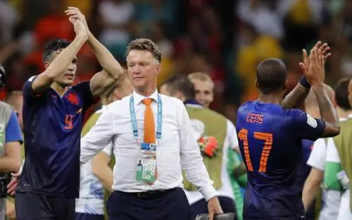 Van Gaal saluta al termine di un match
