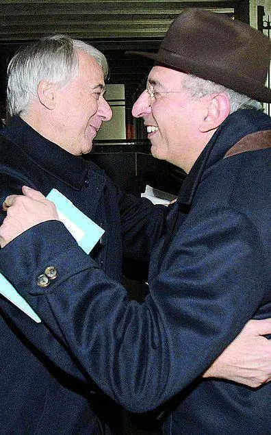 Pugni chiusi e bandiere La sinistra anti Israele ora imbarazza Pisapia