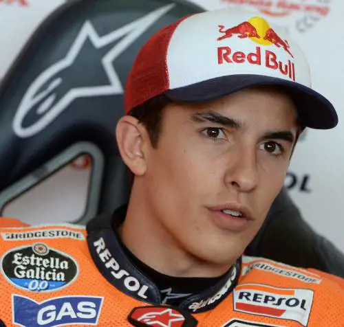 Prima fila tutta Honda, gli altri sperano nella pioggia. Rossi 6°, problemi di gomme