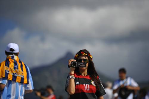 Migliaia di tifosi invadono Rio