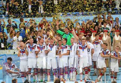 Goetze talento di Germania riscatta i peccati delle stelle