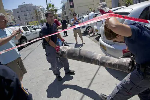 Resti di un razzo lanciato da Hamas su Israele