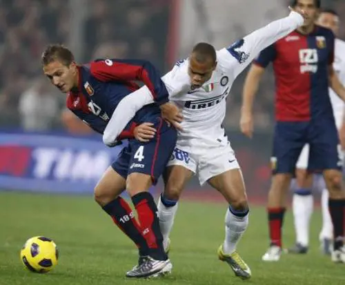 Criscito in un match contro l'Inter