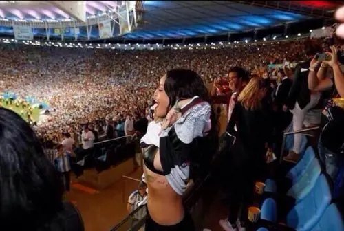 Dagli spalti agli spogliatoi: Rihanna si spoglia per i tedeschi