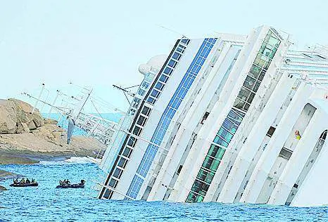 La Concordia torna a galla Caccia all'ultimo disperso La curiosità