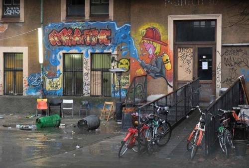 Festa della marijuana nella scuola occupata: 3 euro per una «canna»