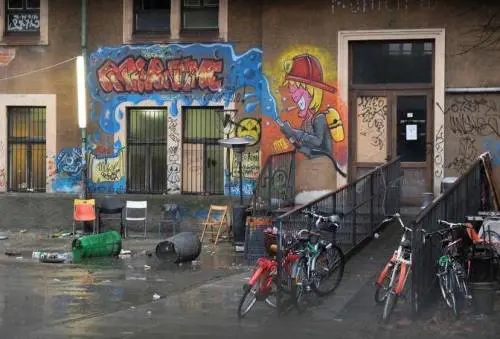 Zam, autonomi sgomberati (e la sinistra quasi si scusa)