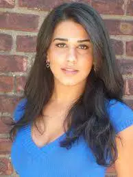 Parisa, la principessa dei pirati che terrorizza i banditi del web