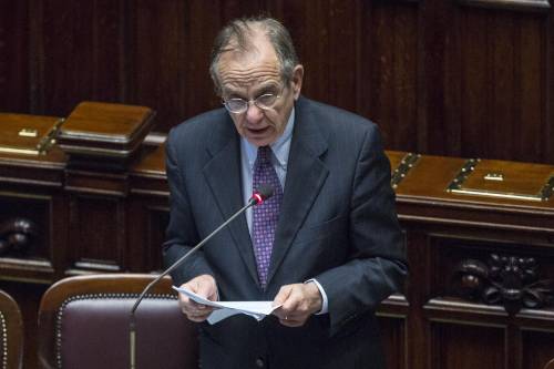 Il ministro Padoan vede nero: "Difficile uscire dalla crisi"