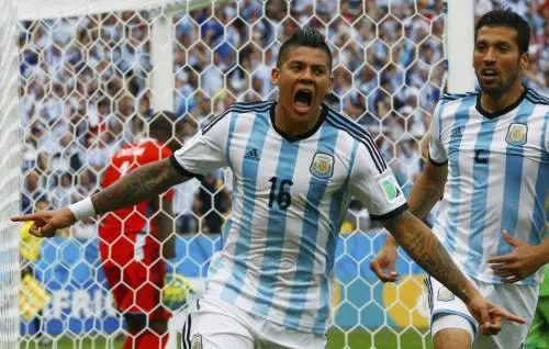 Rojo, titolarissimo con l'Argentina, esulta dopo il goal alla Nigeria