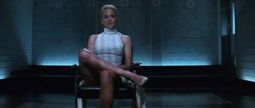 Basic Instinct, Stone: "Mi hanno fatto togliere le mutandine con l'inganno"