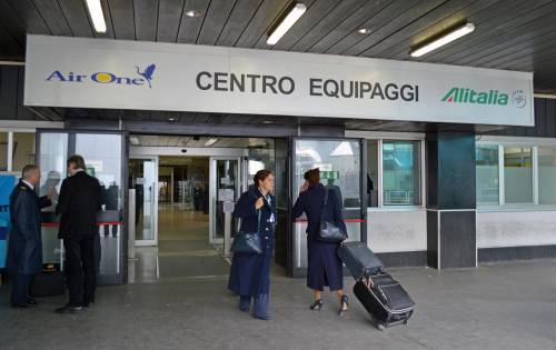 Caos Alitalia, sindacati divisi su contratto e accordo