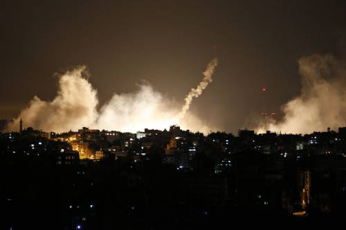 Israele invade la Striscia, ancora bimbi tra i morti. Hamas: "La pagherete"